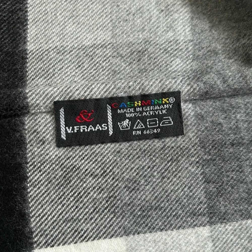 NWOT! V Fraas black/white/gray plaid fringe cashmink infinity scarf